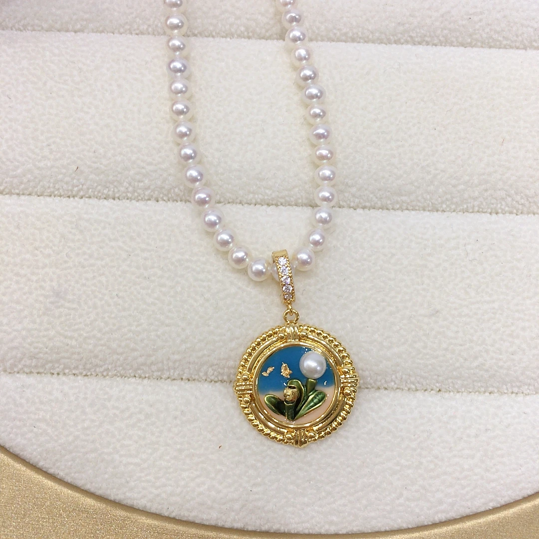 

ZHBORUINI New Advanced Oil Painting Style Natural Freshwater Pearl Pendant Butterfly Love Flower Universal Buckle Pearl Necklace