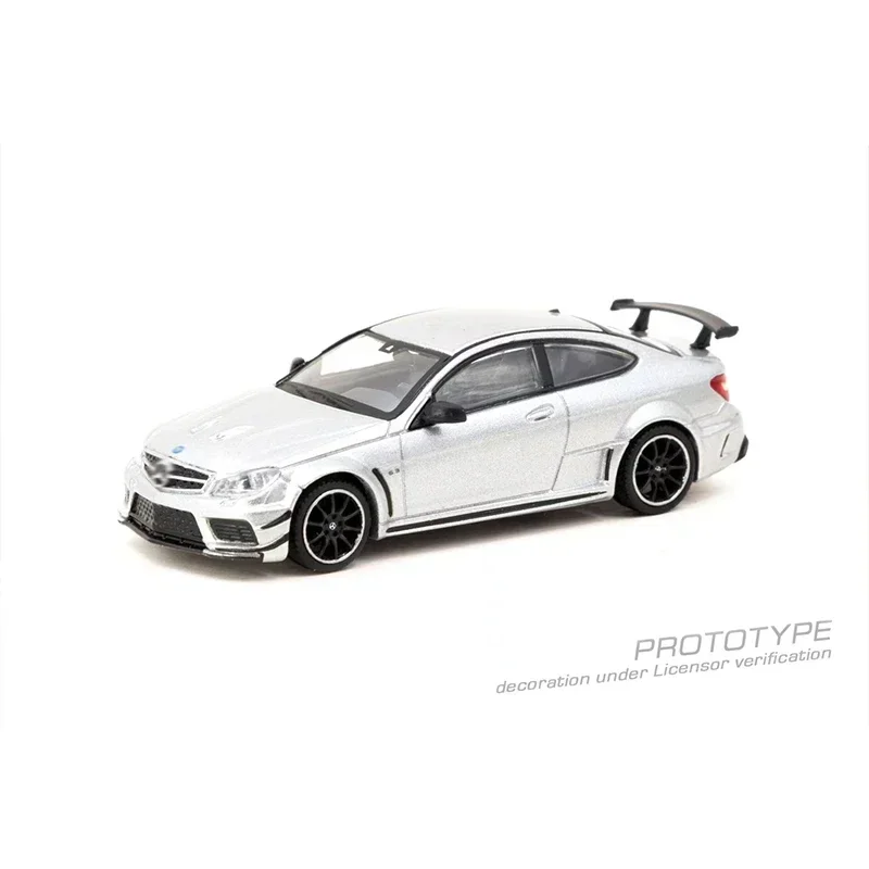 

TW в наличии 1:64 Mercedes Benz AMG C63 Coupe Black Series, серебристый металлик, литая под давлением модель автомобиля, коллекция миниатюрных игрушек