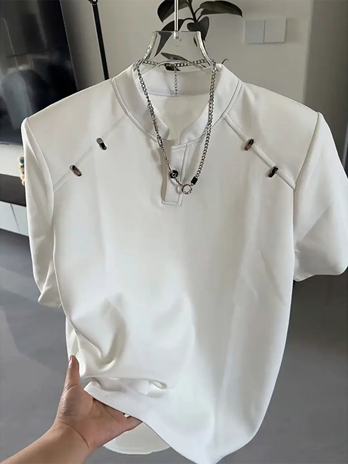 White Deconstructed Shoulder Pad Henry Collar Short Sleeve Men's Fashion Metal Design CleanFit Half Sleeve American Style T-S...