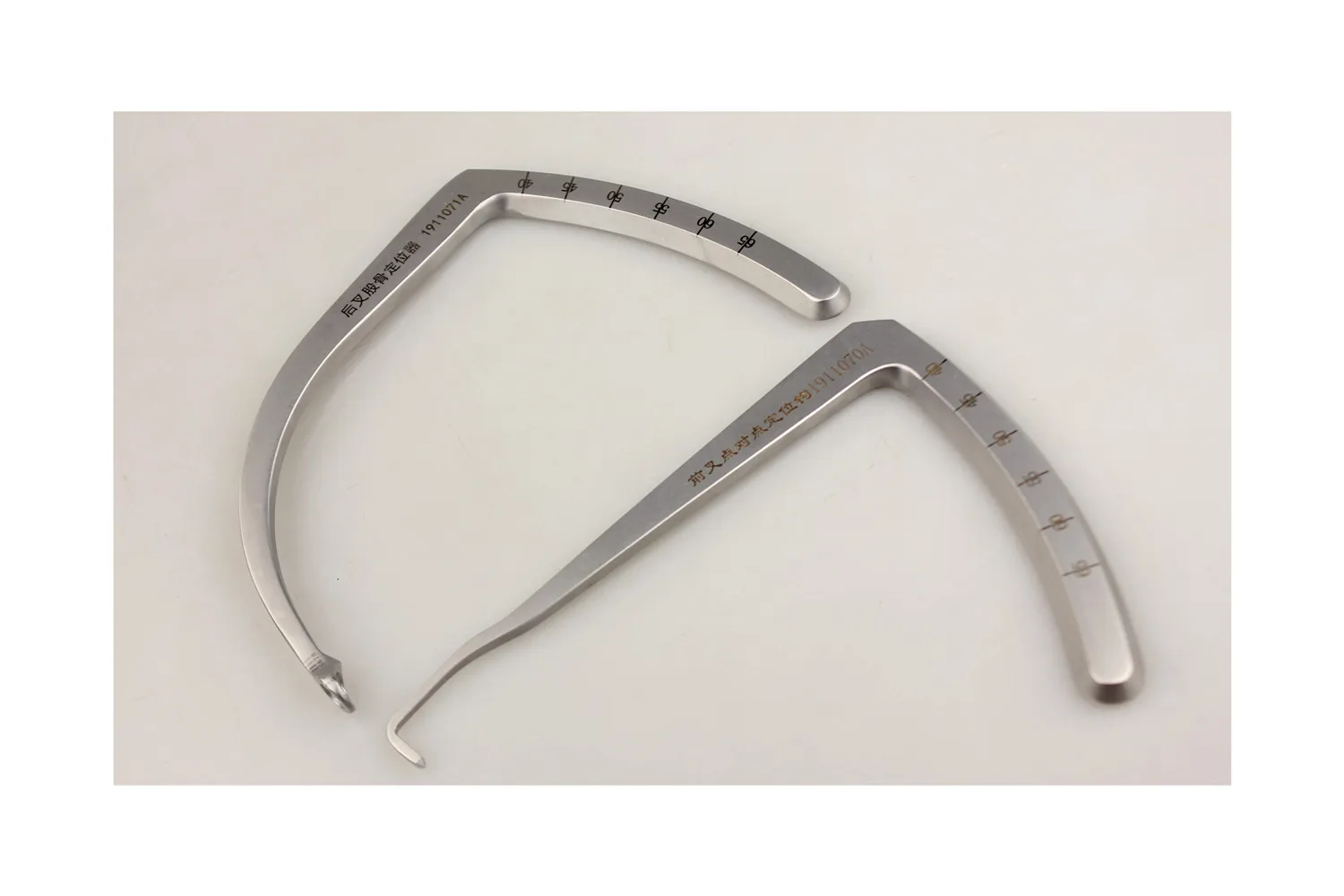 Orthopedic instrument sports medicine medical anterior posterior cruciate ligament locator positioner femoral tibial elbow sight