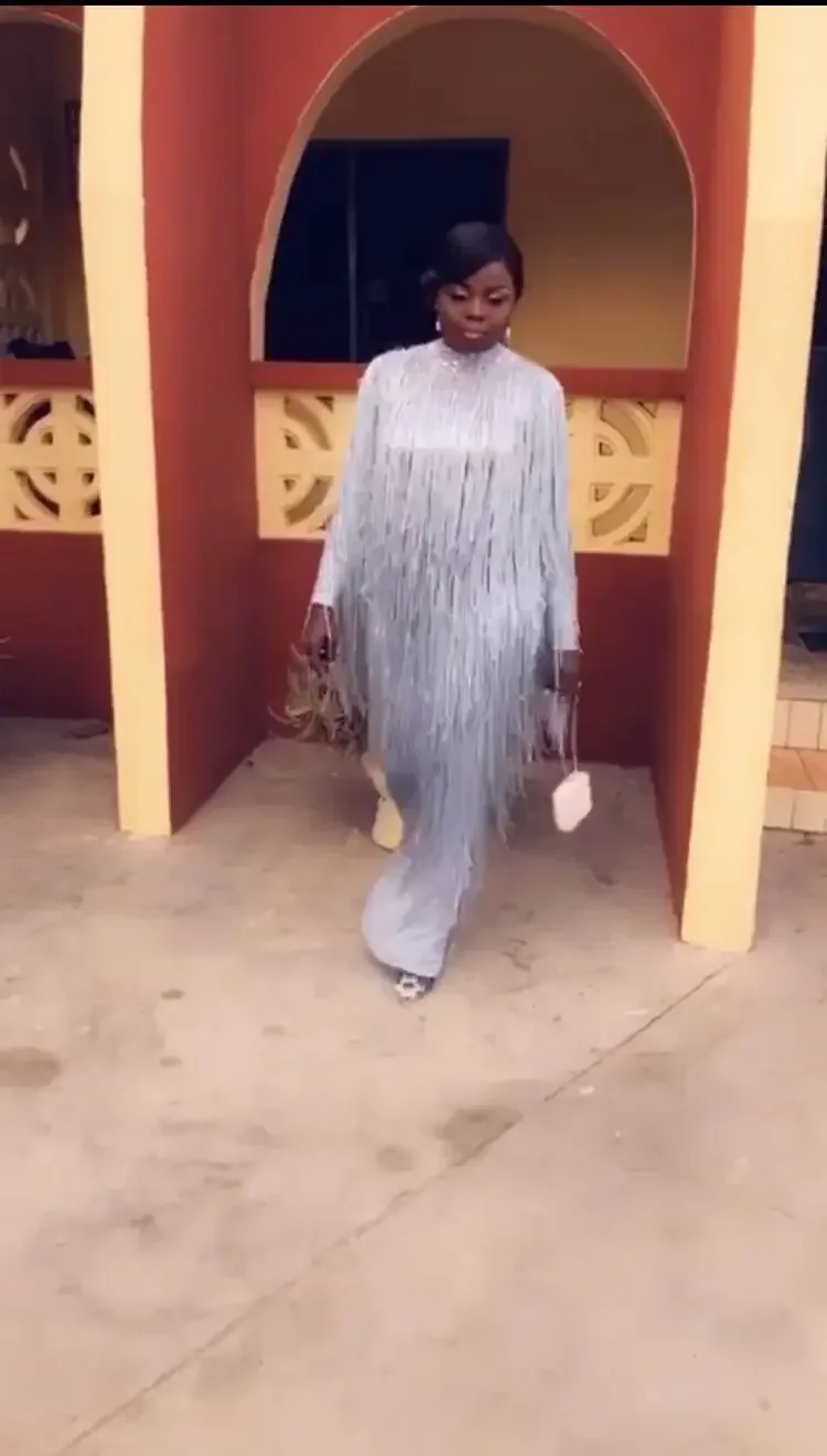 Kostiumy do tańca jazzowego dla tancerzy Lady Bar Dj Club wykonują frędzle sceniczne długie elastyczne urodziny świętuj sukienkę z frędzlami DJ1033