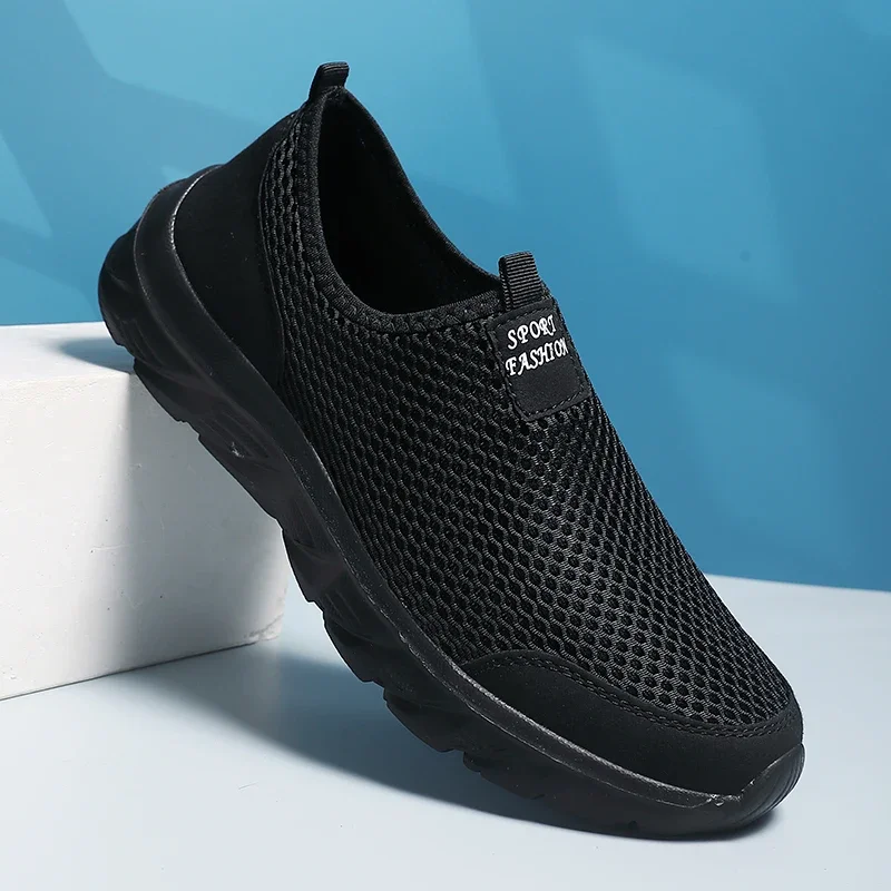 Tênis masculino verão sapatos casuais malha respirável ao ar livre antiderrapante sapatos esportivos macios deslizamento em tênis para homem mais tamanho 38-46