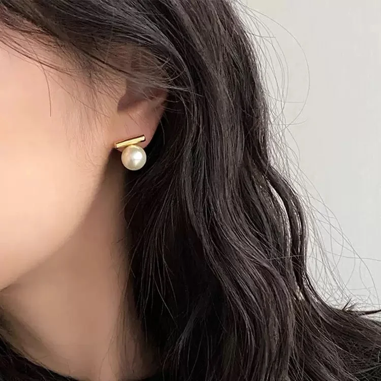 Thumbnail 4 - #26 Best Earrings to Buy In 2026