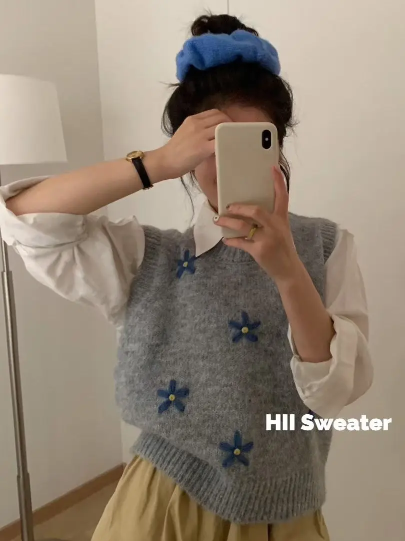 

Retro Handmade Knitted round Ne Vest Women's Faion Top New Arrival for Autumn Season Comfortable Warm Heat Generating