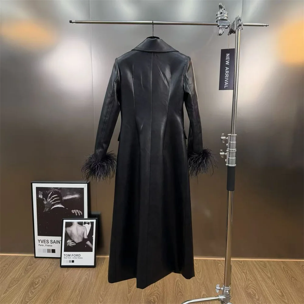 2025 Cappotto invernale in pelle da donna, design con nappe con diamanti e piume, giacca in pelle da donna, trench stile Y2K/reggiseno capispalla