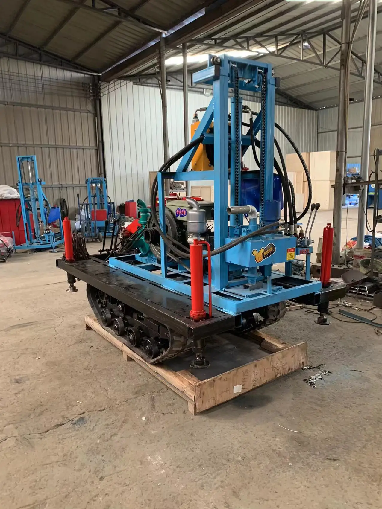 Crawler Mounted Small Water Well Drilling Rig Portable Hydraulic 180m  Geological Survey Farm Irrigation Water Well Customized