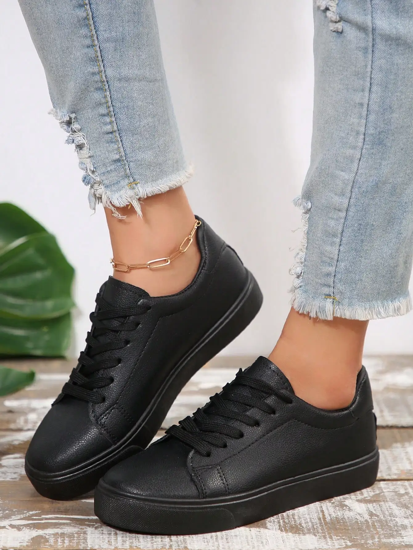 

2026 Spring New White Skateboard Shoes Breathable Fashion Versatile Casual Comfortable Daily Walking Sports Sneakers For Women