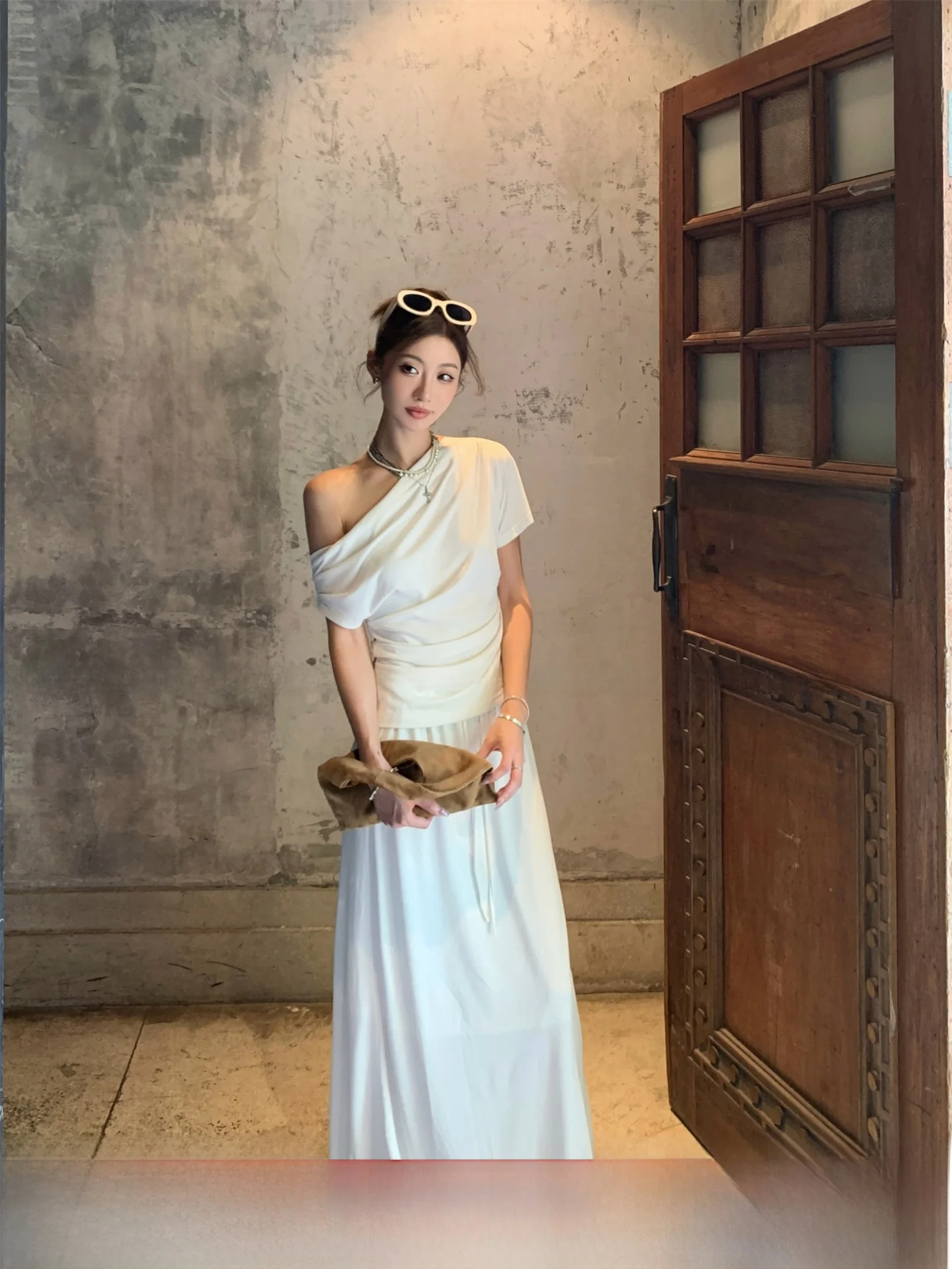 

Новый летний женский модный комплект Gv Big Brother: юбка с завязками и дизайнерский топ на одно плечо, повседневный, элегантный, стильный