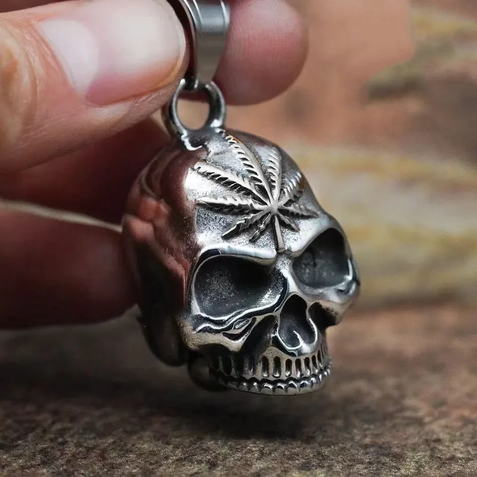 Maple Leaf Skeleton Bell Key Chain Men's Motorcycle Riding Lucky Accessories