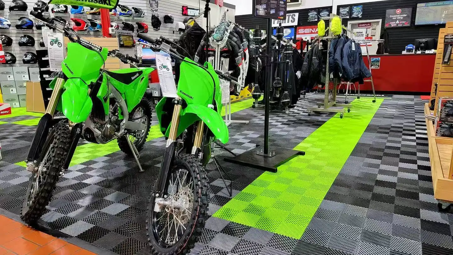 Anti-Slip Car Wash Cube Decking With Easy Click Installation No-Hole Garage Floor Tiles