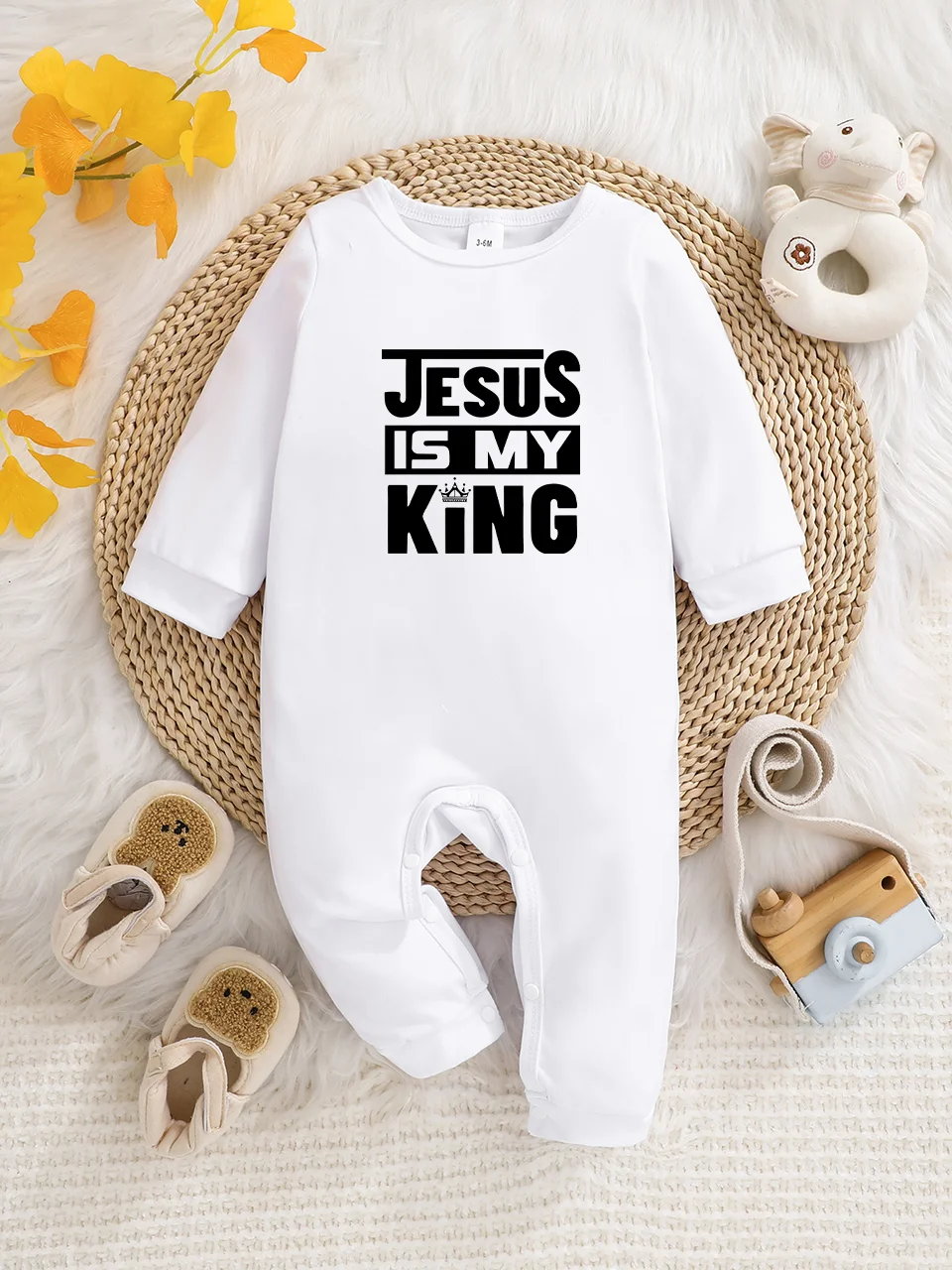 Baby-Strampler mit langen Ärmeln, lustigem Buchstaben-Print, Knopfdesign, pflegeleicht, geeignet für frischgebackene Eltern.