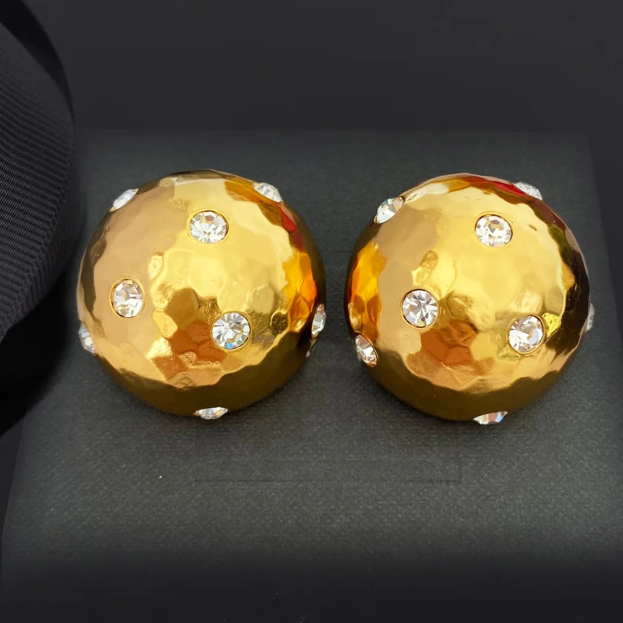 

Новые украшения и аксессуары: экстравагантные серьги-клипсы в ретро-стиле с кристаллами, круглые, для женщин, на вечеринки и в подарок.