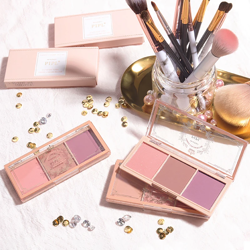 Blush a tre colori Resa cromatica naturale Polvere delicata non volante Trucco viso naturale Matte Peach Rouge Contour Shadow Palette