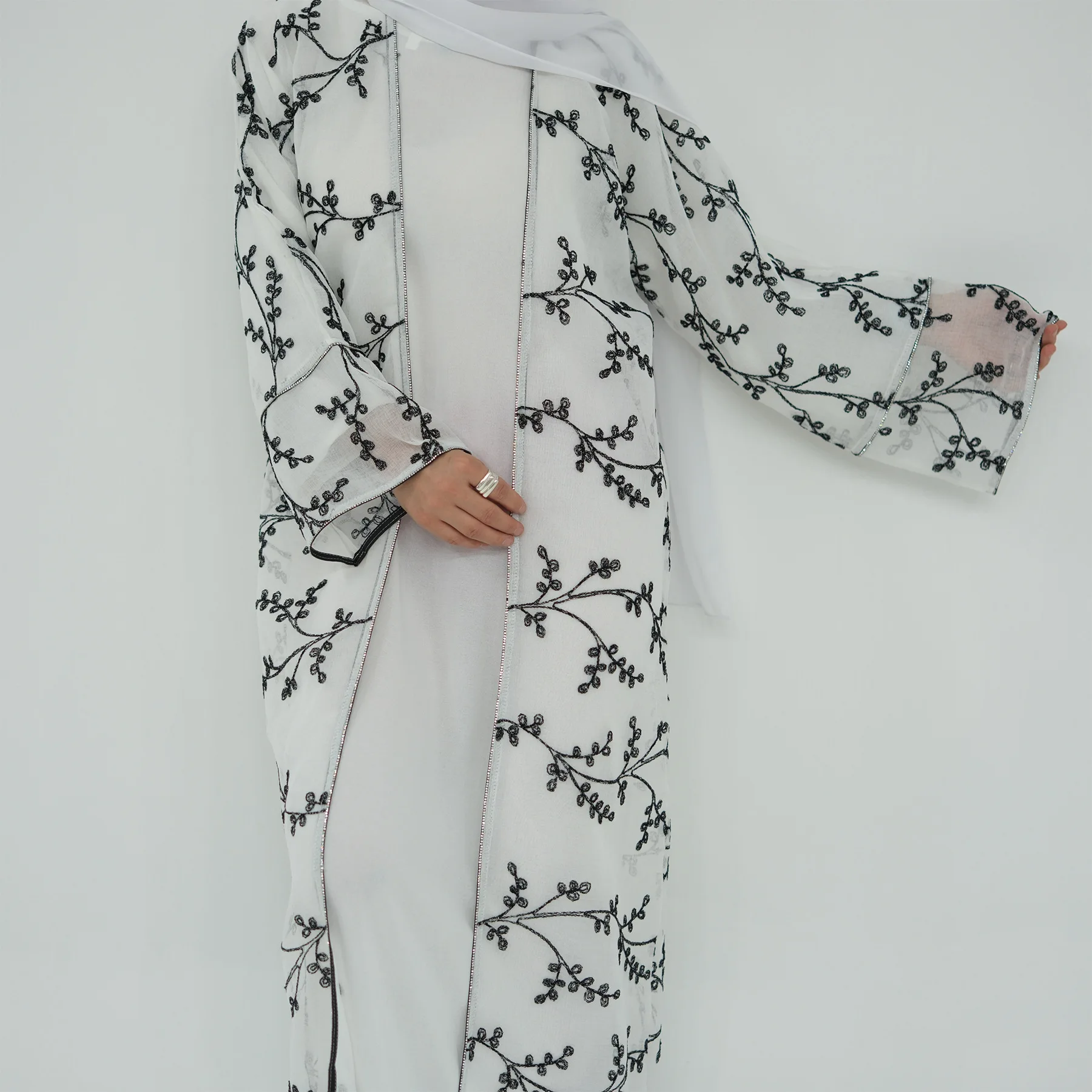 2026 Middle East Women's Elegant Loose Casual Trendy Basic Daily Embroidered 2 piece sets Long Sleeve Cardigan Abaya Female Coat