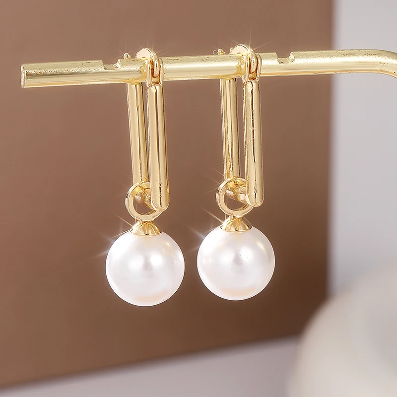 Elegante Tropfenohrringe mit Imitationsperlen für Damen, temperamentvolle Charms, modische Ohrringe, Schmuck für Bankettdekoration