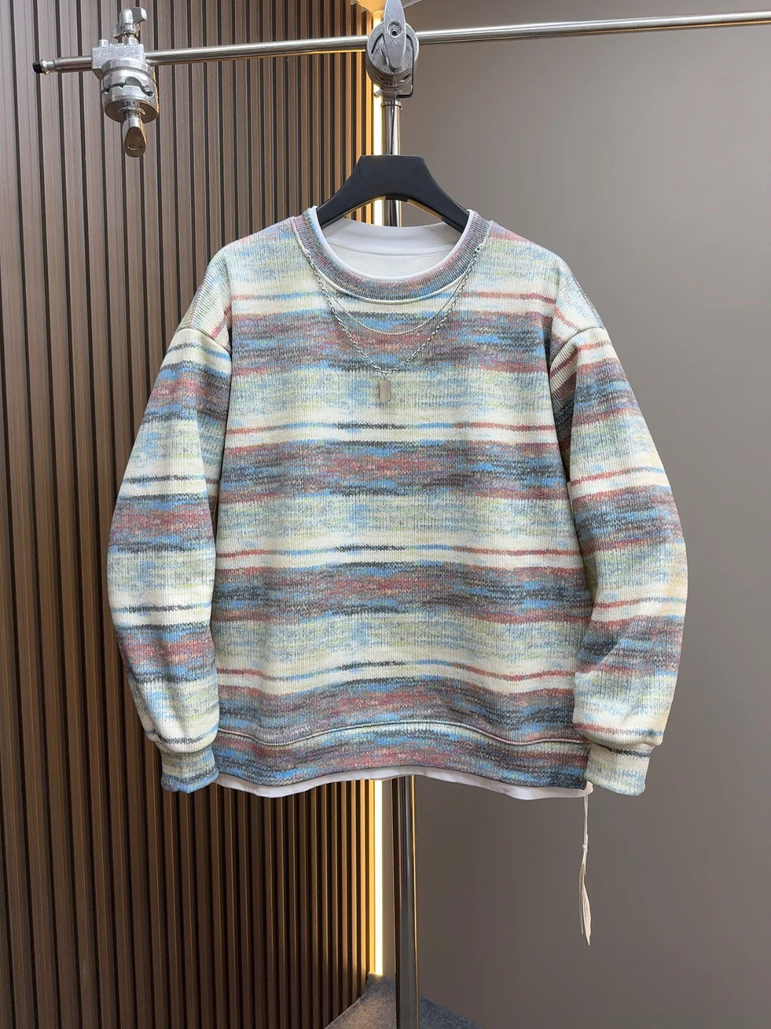 

Мужской повседневный комплект из двух предметов: вязаный свитер с начесом и брюки. Новинка сезона, универсальный, зимний, стильный, удобный, дышащий.