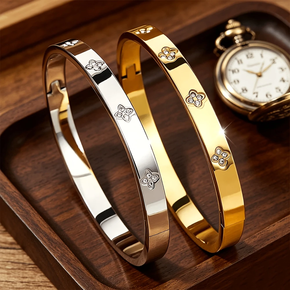 A 18K Gold-Plated Four-Leaf Clover Bracelet for Women, Featuring Elegant Four-Leaf Flower Inlays with Synthetic Zircon, Stainless Steel Stackable Fashion Jewelry Gift