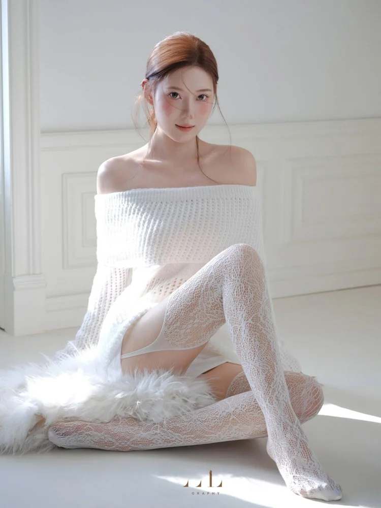 

New Minimalist Korean Style Photography Clothes Soft Atmosphere Girl Portrait Art Photo Studio Simple Design Summer Fashion