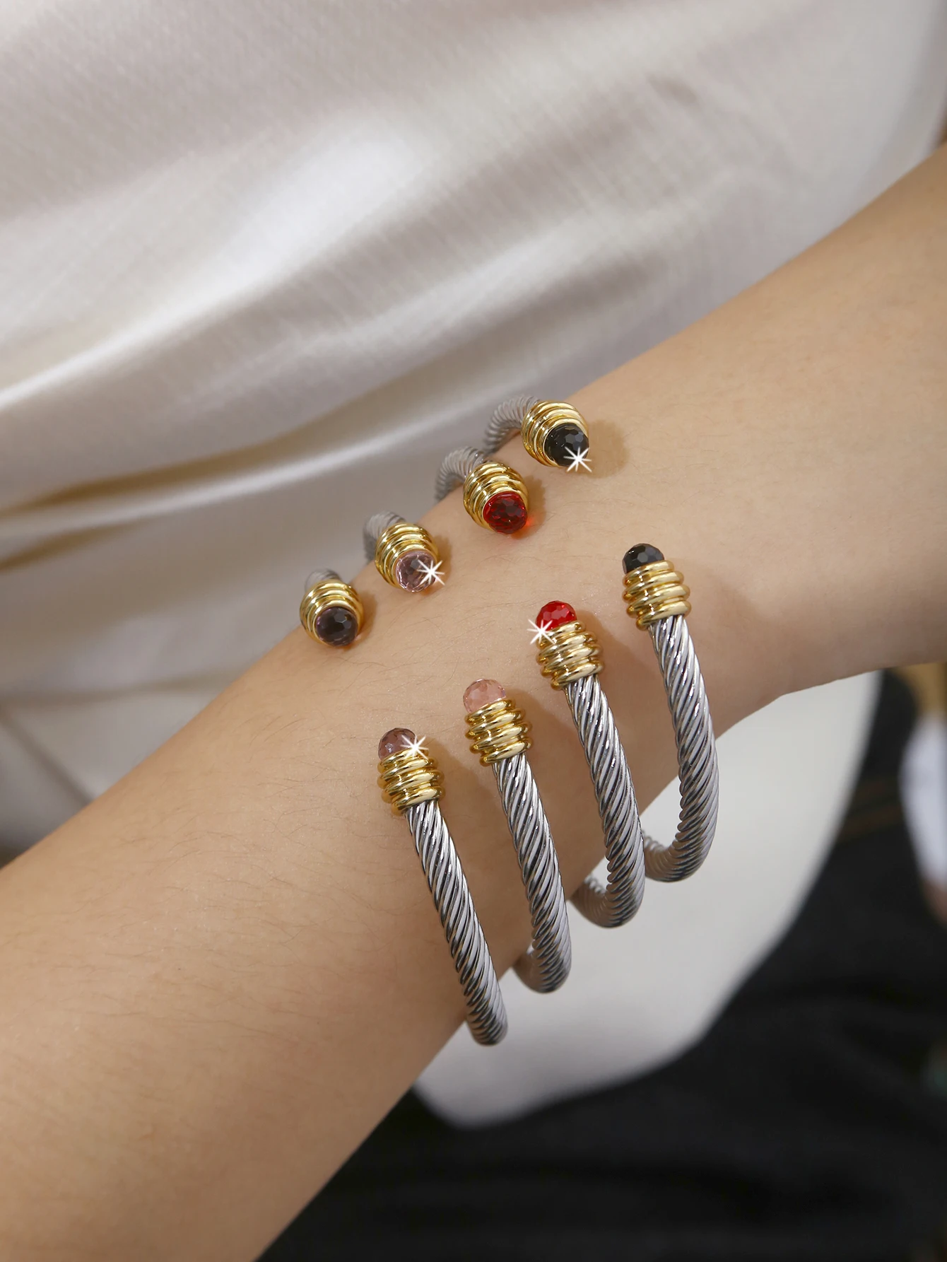 Retro Temperament Charm Light Luxury Senior Sense Of Stainless Steel 18K Gold-Plated Color Zirconia Open Bracelet Female
