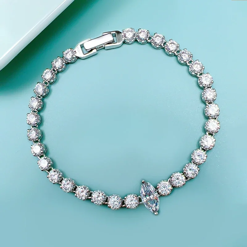 

Fashion Luxury 925 Silver Horse Eye Versatile Bracelet Set with High Carbon Diamond Elegant Style Engagement Jewelry