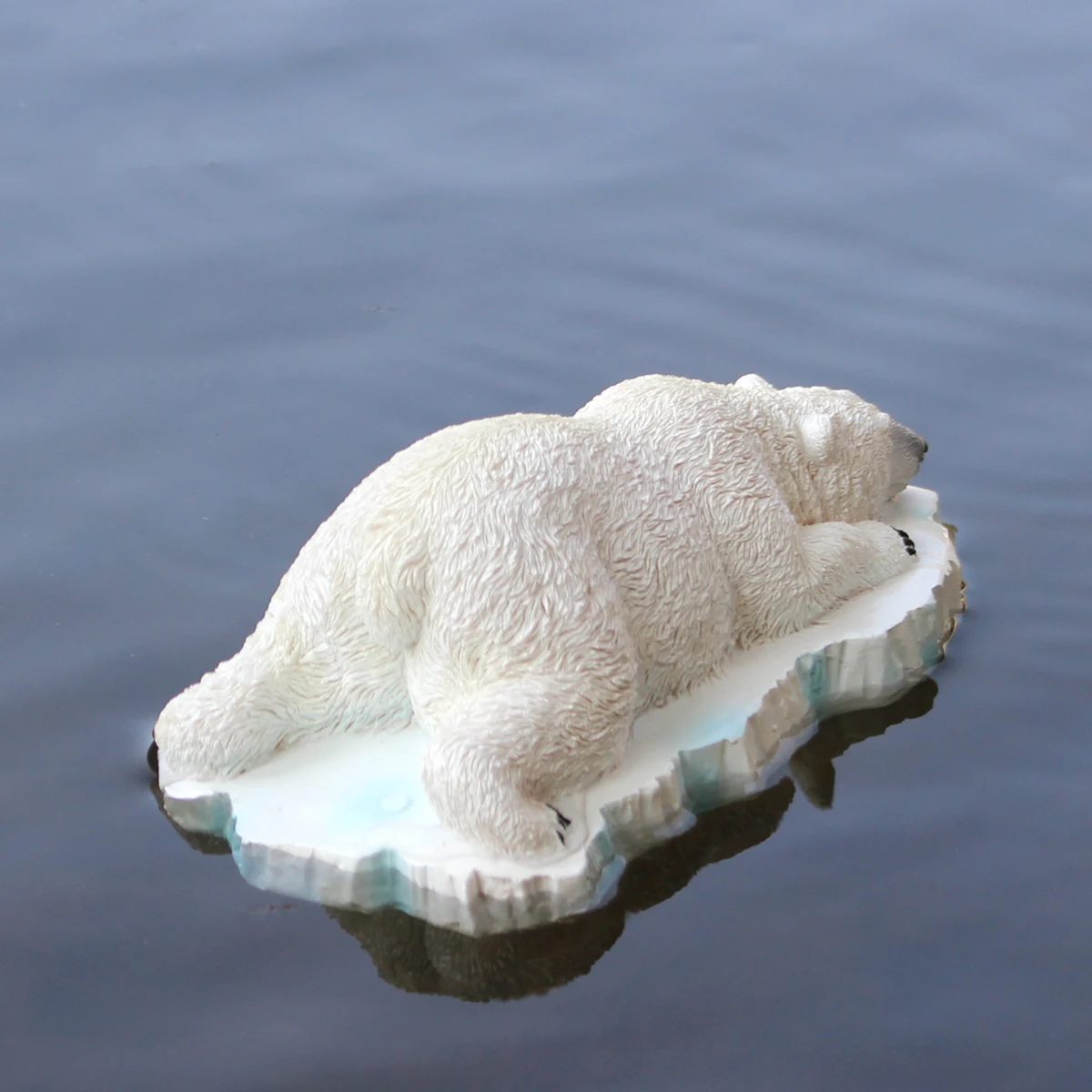1 white floating bear, garden pond decoration floating ornament, water landscape decoration accessory, resin handicraft