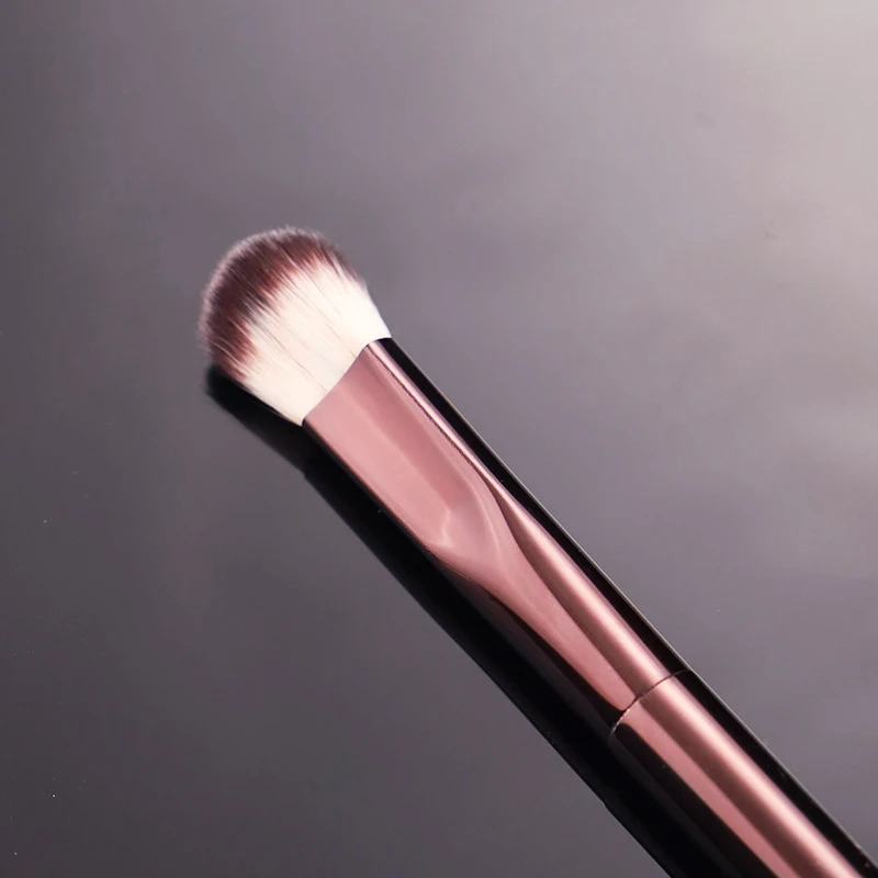 Hourglass Vanish Makeup Brush Seamless Finish Concealer Brush Soft Fiber Hair Fashion Design Single Face Brush Metal Handle