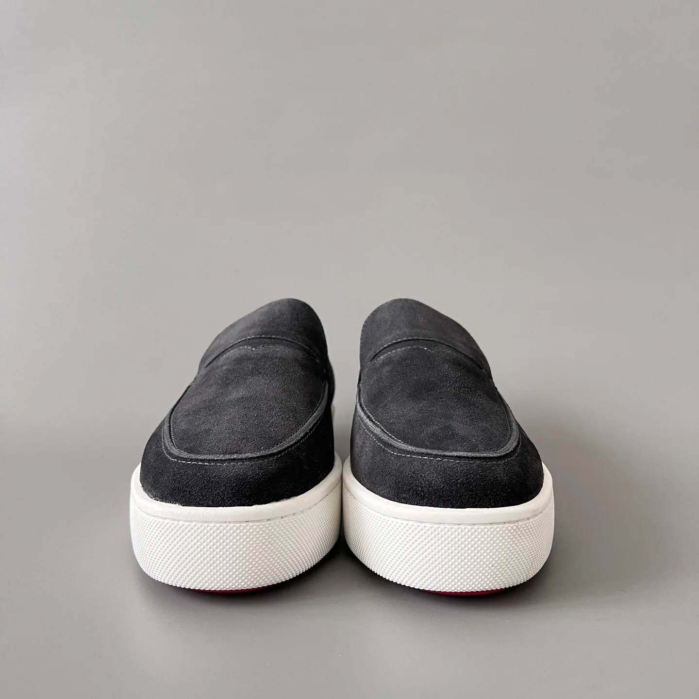 

Luxury Low Top Rivets Casual Shoes Flats Slip On Footwear Sneakers Suede Leather Thick Red Bottom Strainers Shoes For Men