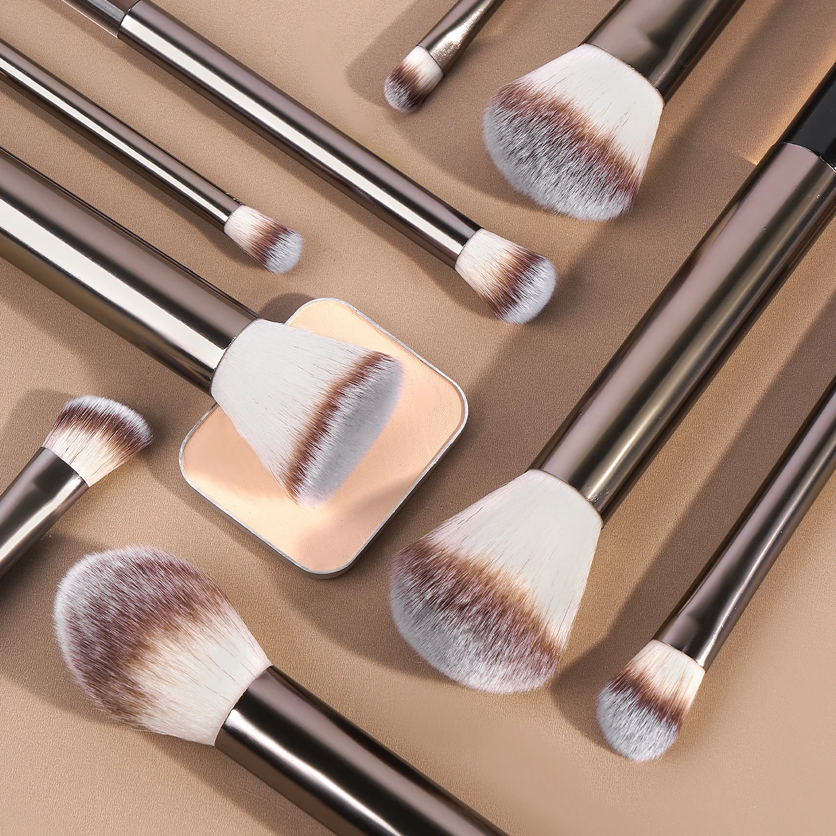 MAANGE 15 ชิ้นชุดเครื่องมือแต่งหน้า 12 ชิ้นแปรง 2 ชิ้นแป้งพัฟและ 1 ชิ้น Air Cushion พัฟ Kabuki Foundation คอนซีลเลอร์แปรงปัดแก้ม