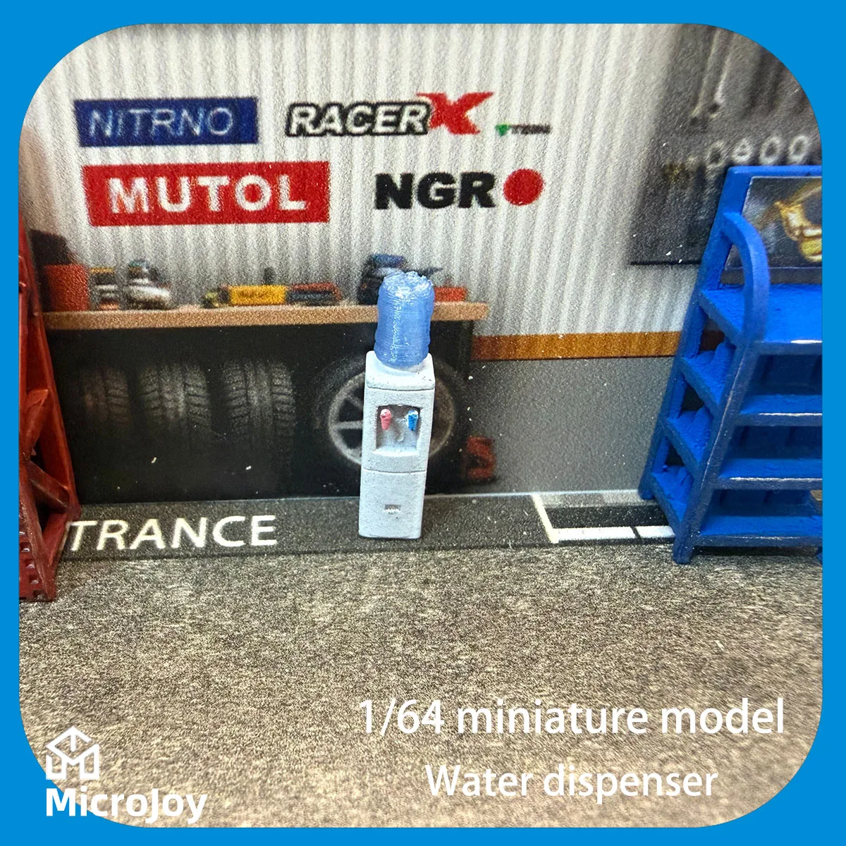 Detailed Scene: 1:64 Scale Miniature Model Mini Water Dispenser Ornament, Car Model Interior Scene, Water Dispenser with Vintage-Style Arrangement