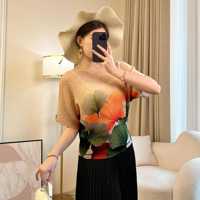 

Tshirt 2025 Summer New Women Fashion Printed Short Sleeved Round Neck Loose Stretch Miyake Pleated Tee Tops Female