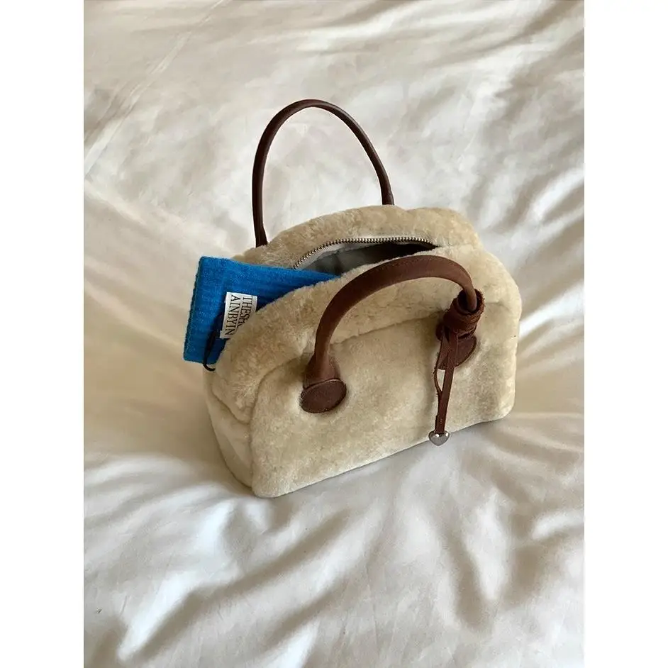 

Adorable Rabbit Fur Pillow Bag Autumn Winter New Sle Handbag Soft Cowhide Leather Trim Korean Sle Women's Handbag