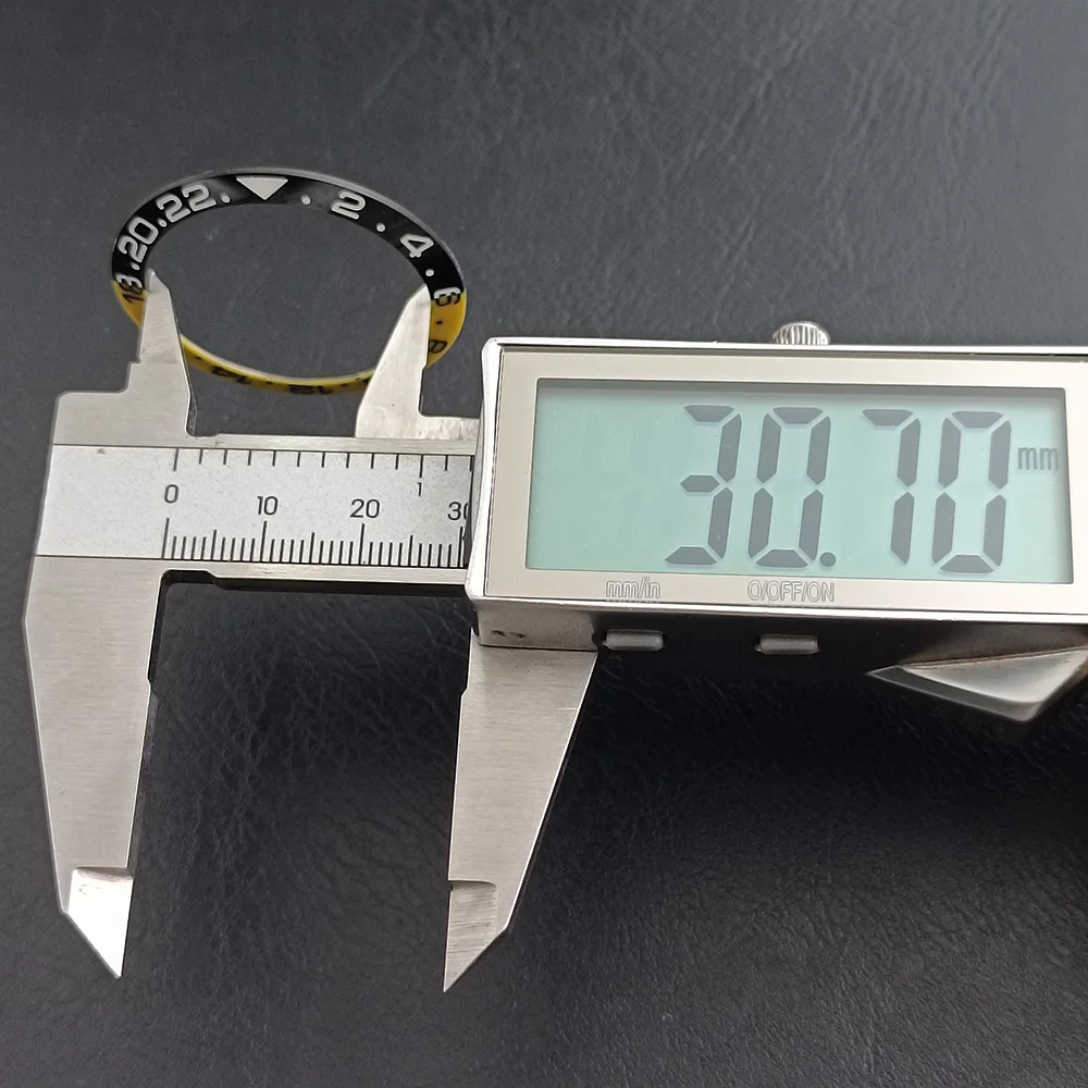 38 มม.* 30.7 มม.เซรามิค BEZEL สีดําสีเหลือง GMT BEZEL 40 มม.นาฬิกาผู้ชายนาฬิกาดําน้ําเซรามิค BEZEL นาฬิกาเปลี่ยนชิ้นส่วน