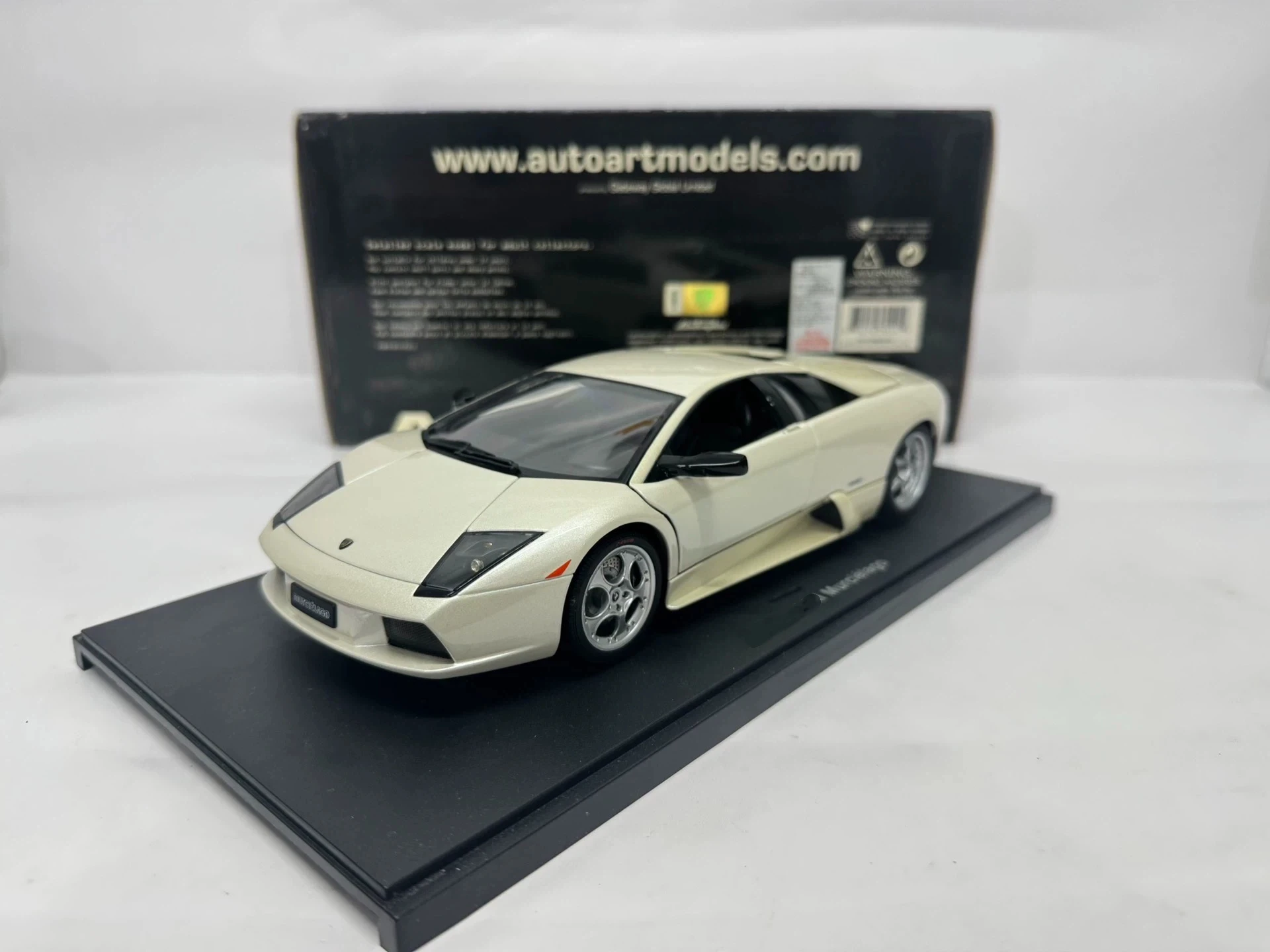 Autoart 1:18 Murcielago Biały Model Statyczny z Metalu i Stopu, Limitowana Edycja, Wszystkie Elementy Otwierane, Prezent