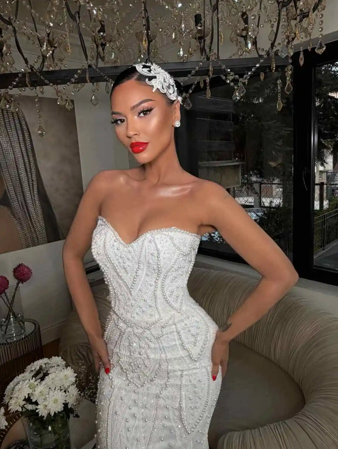 Elegant Mermaid Wedding Dresses Sleeveless Floor Length Bridal Gown Customized Pearls Lace Strapless Curvy Bride Dress