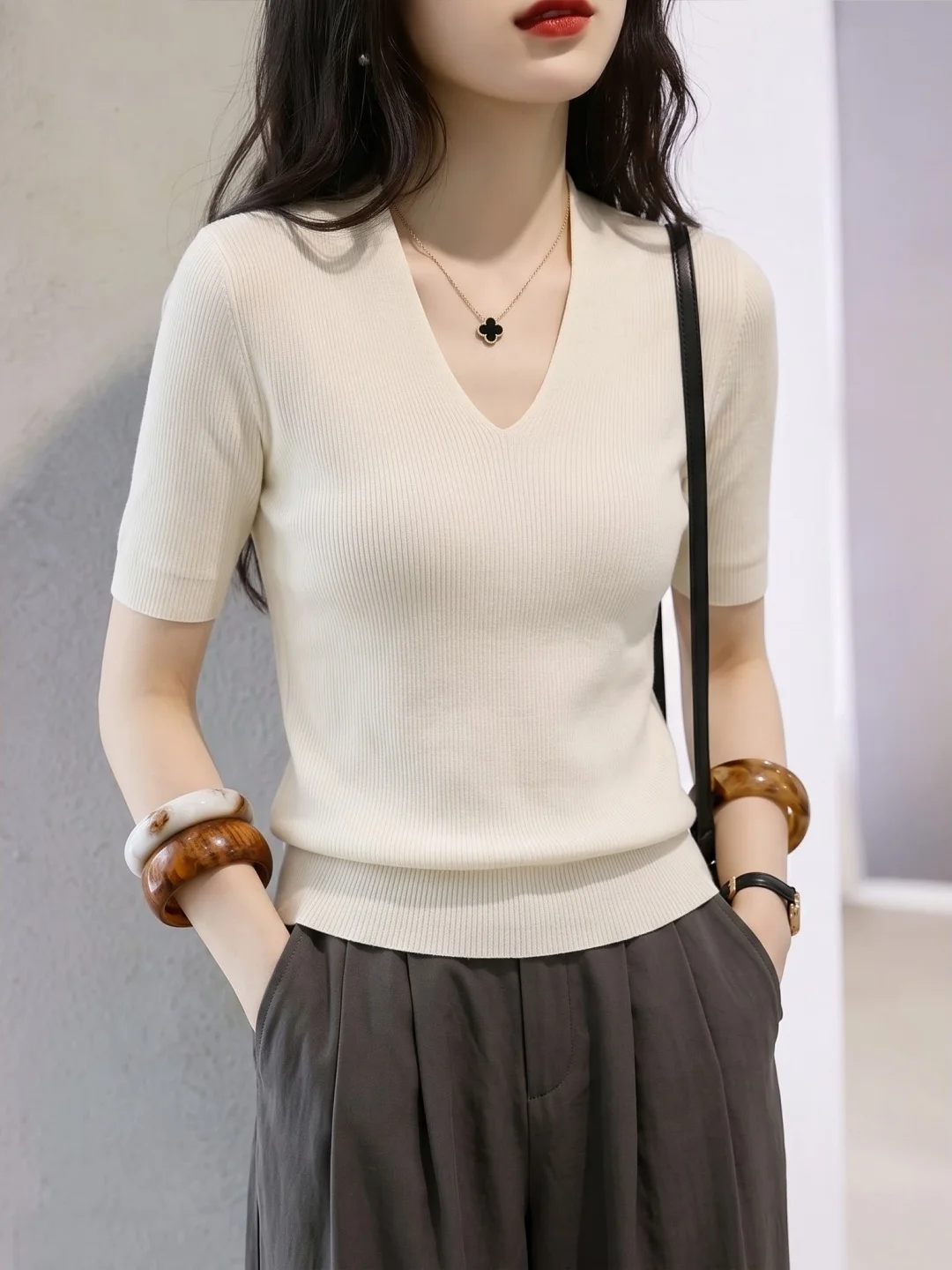Skin-friendly V-neck Short-sleeved Knitted Shirt Women's Slimming Top Pure Color Autumn New Arrival Elegant Korean Style