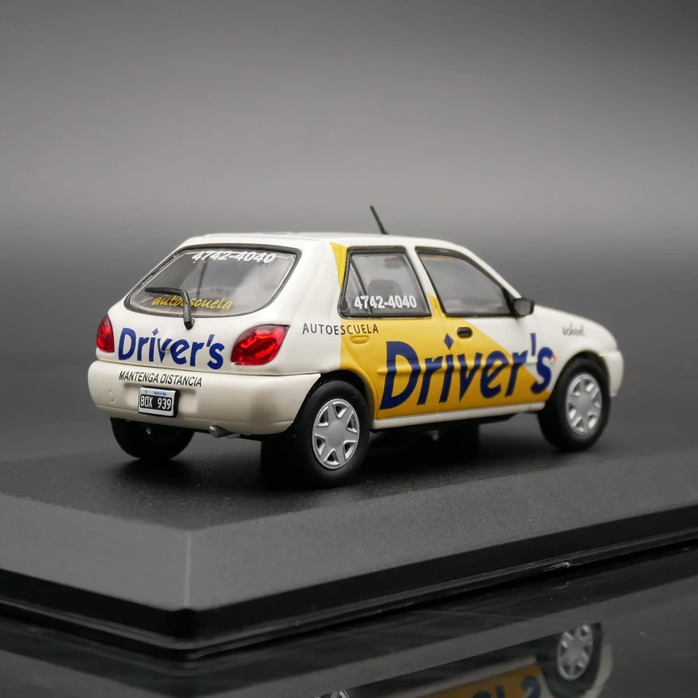 دييكاست Ixo 1:43 مقياس فورد فييستا CLX 1997 فورد كرنفال سيارات لعبة سبيكة سيارة نموذج تحصيل لعبة هدية تذكارية عرض حلية #3