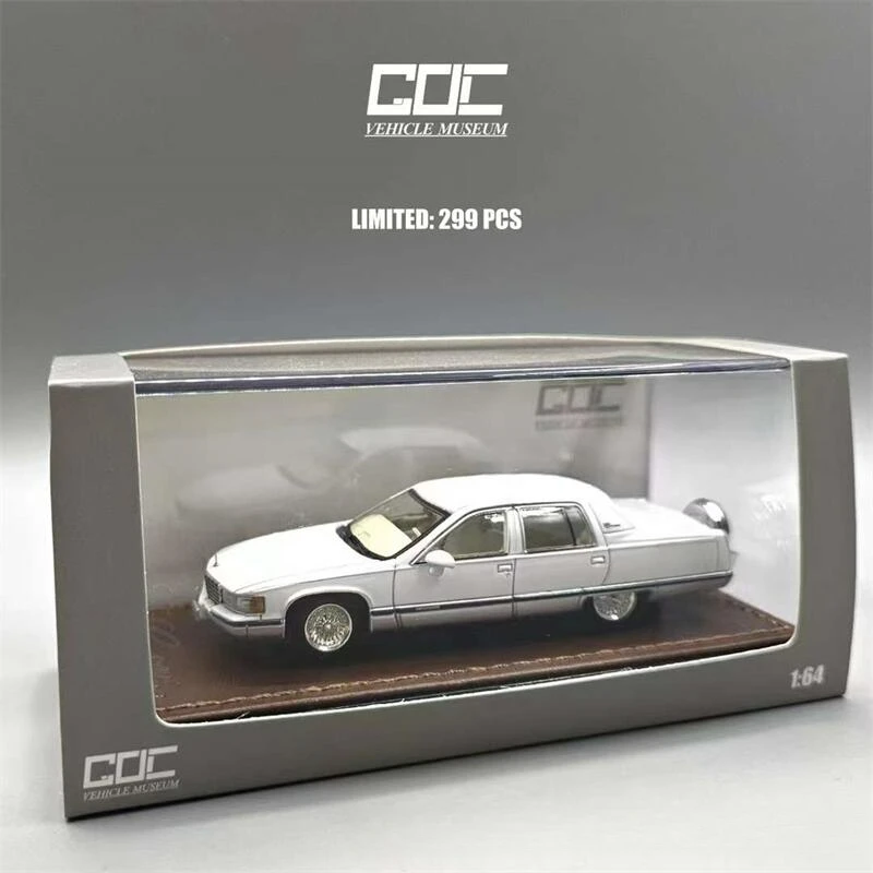 GOC 1:64 Fleetwood Brougham with lowrider parts Pearl White limited299 Diecast Model Car