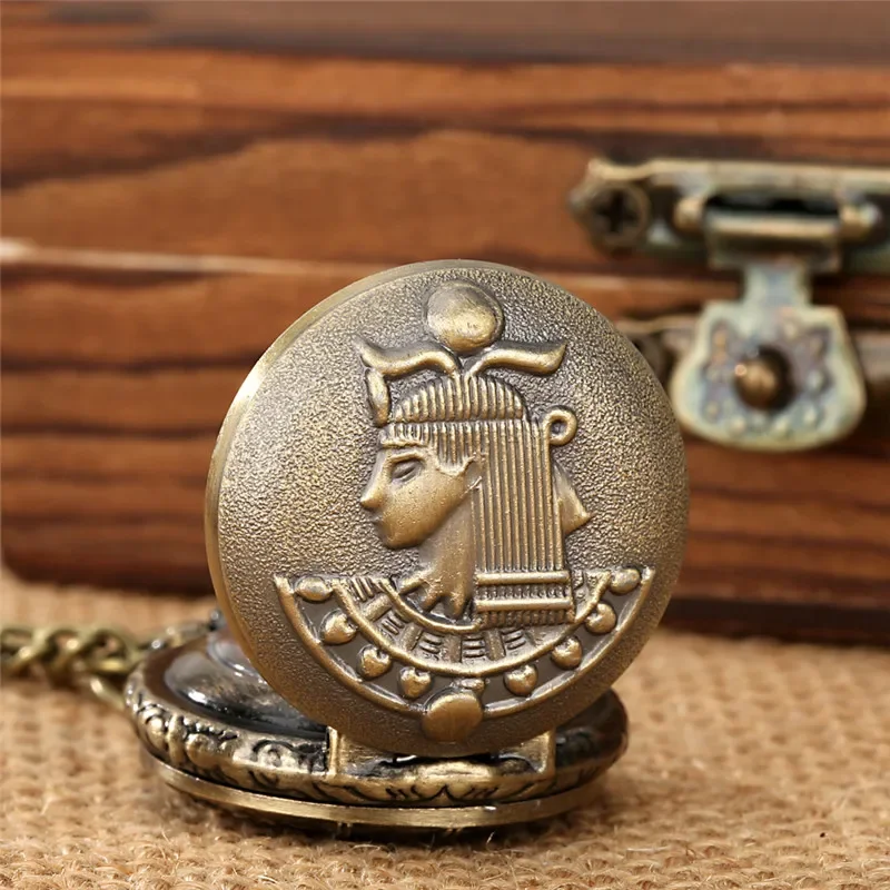 Old Fashion Crown Queen Full Hunter Cover Men Women Quartz Analog Pocket Watch Necklace Chain Small Size Timepiece Clock Gift