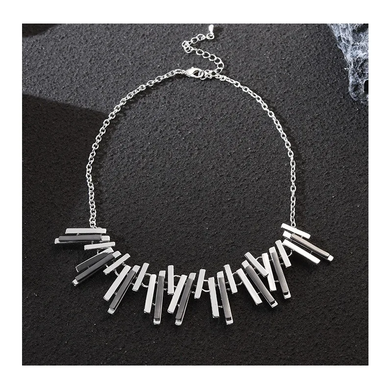 

New Exaggerated Style, Personality Trend, Contrasting Colors, Geometric Metal Neck Chain, Women's Original Collarbone Chain