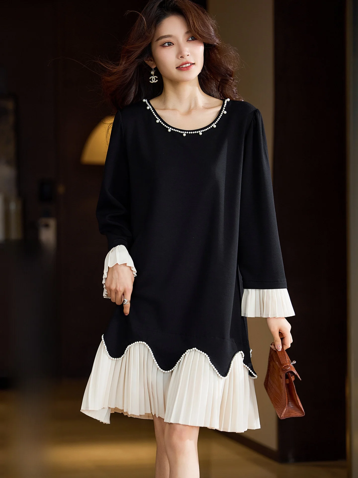 

Платье женское в уличном стиле с пайетками и плиссировкой, весенний сезон, высокая эластичность, прямой крой, длинный рукав, дышащее, S...