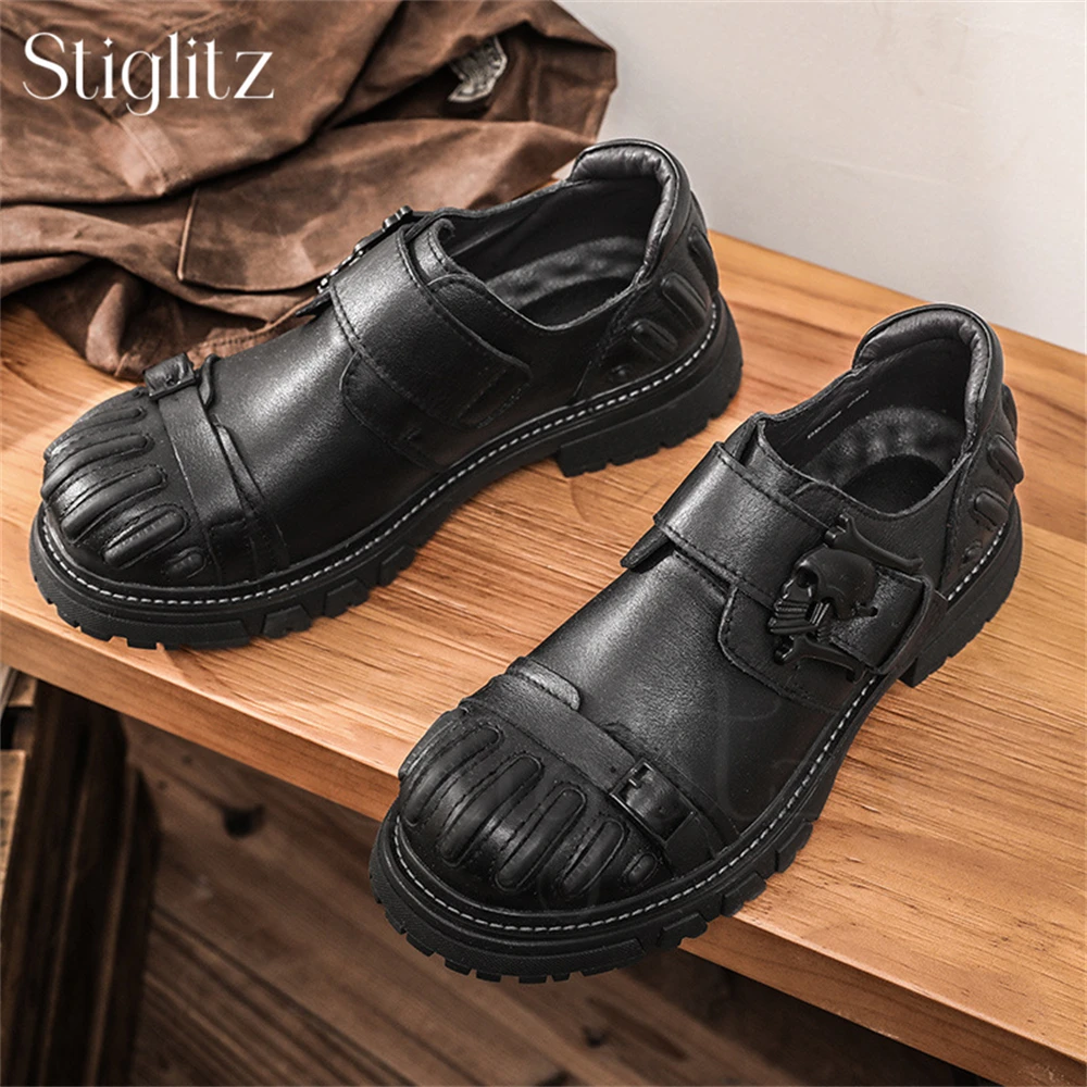 Zapatos de hombre de piel de vaca con punta redonda grande, zapatos informales bajos, zapatos casuales de estilo británico a la moda, zapatos de cuero negros, marrones y grises en Stock