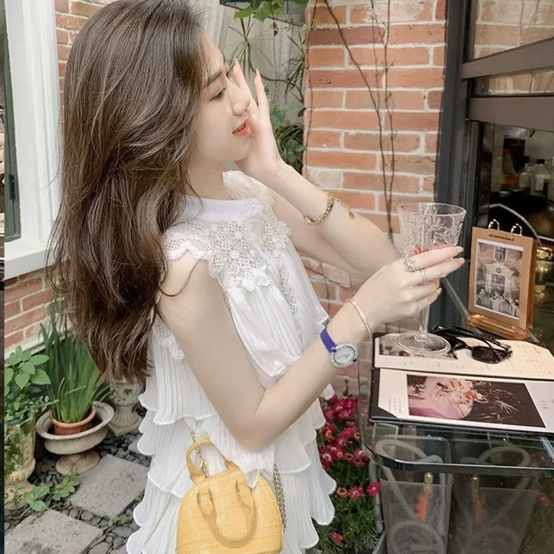 Camicia in chiffon senza maniche bianca scavata per le donne Estate nuova top trendy chic da strada con foglie di loto a pieghe larghe e impiombate