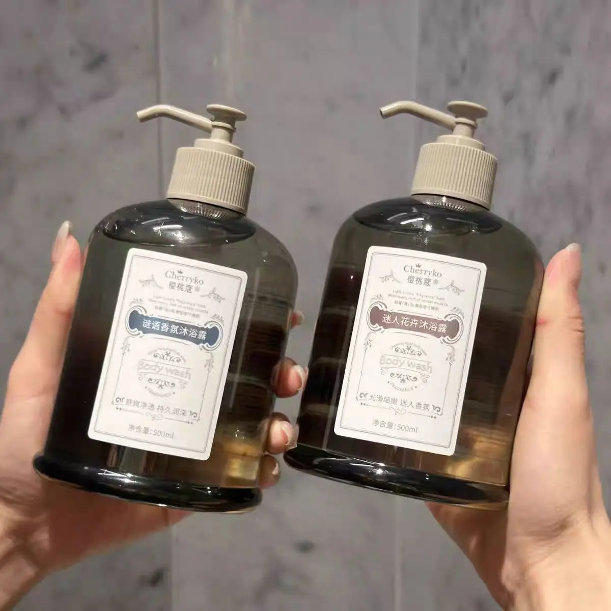 elegante-gel-doccia-profumato-500-ml-esperienza-bagno-aromatico-rassodante-per-la-pelle-ph-bilanciato-e-pulizia-delicata