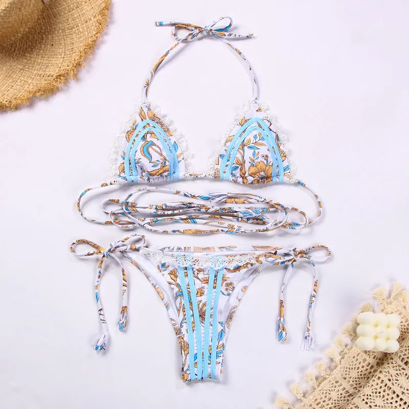 

Белый купальник с цветочным принтом, кружевной край, Холтер, треугольный бикини, микро-мини-стринги, сексуальный купальник, женский комплект бикини 2025 года