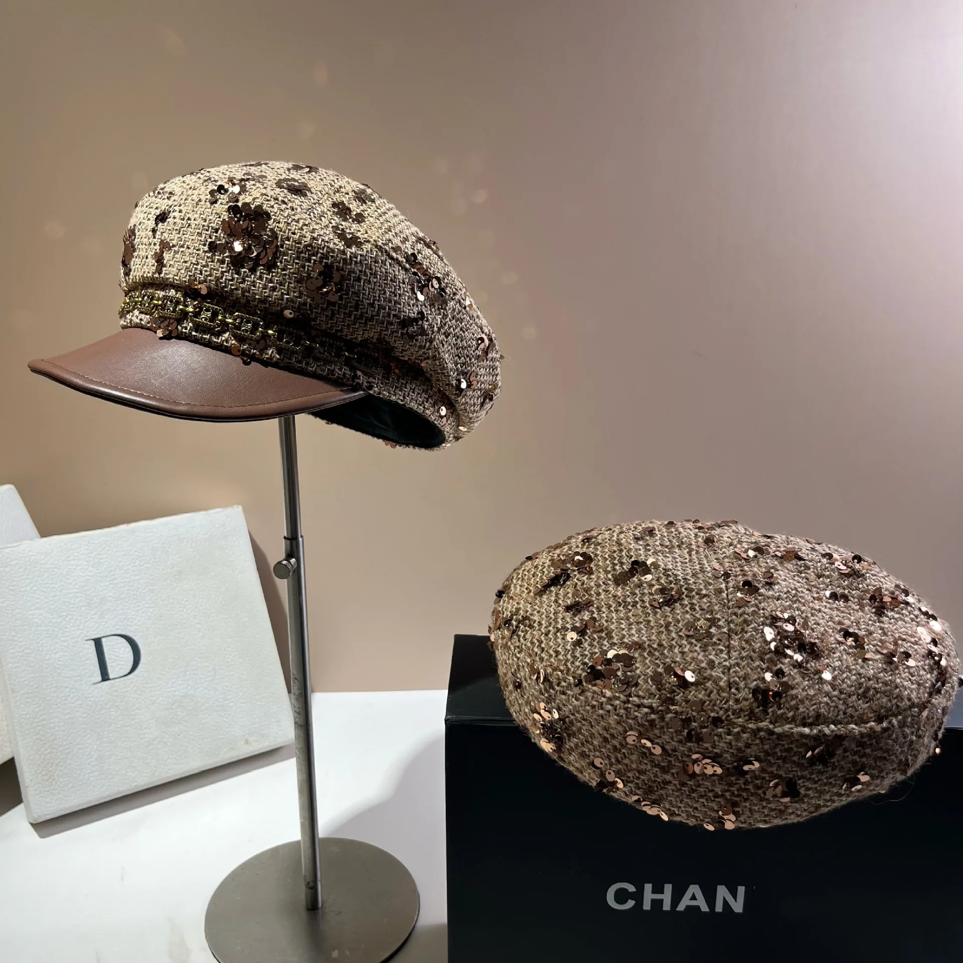 

Sparkling Sequin Tweed Beret, Women's Fashion Newsboy Cap with Chain, Winter Hat, 2025 New Fall Chic Beanie