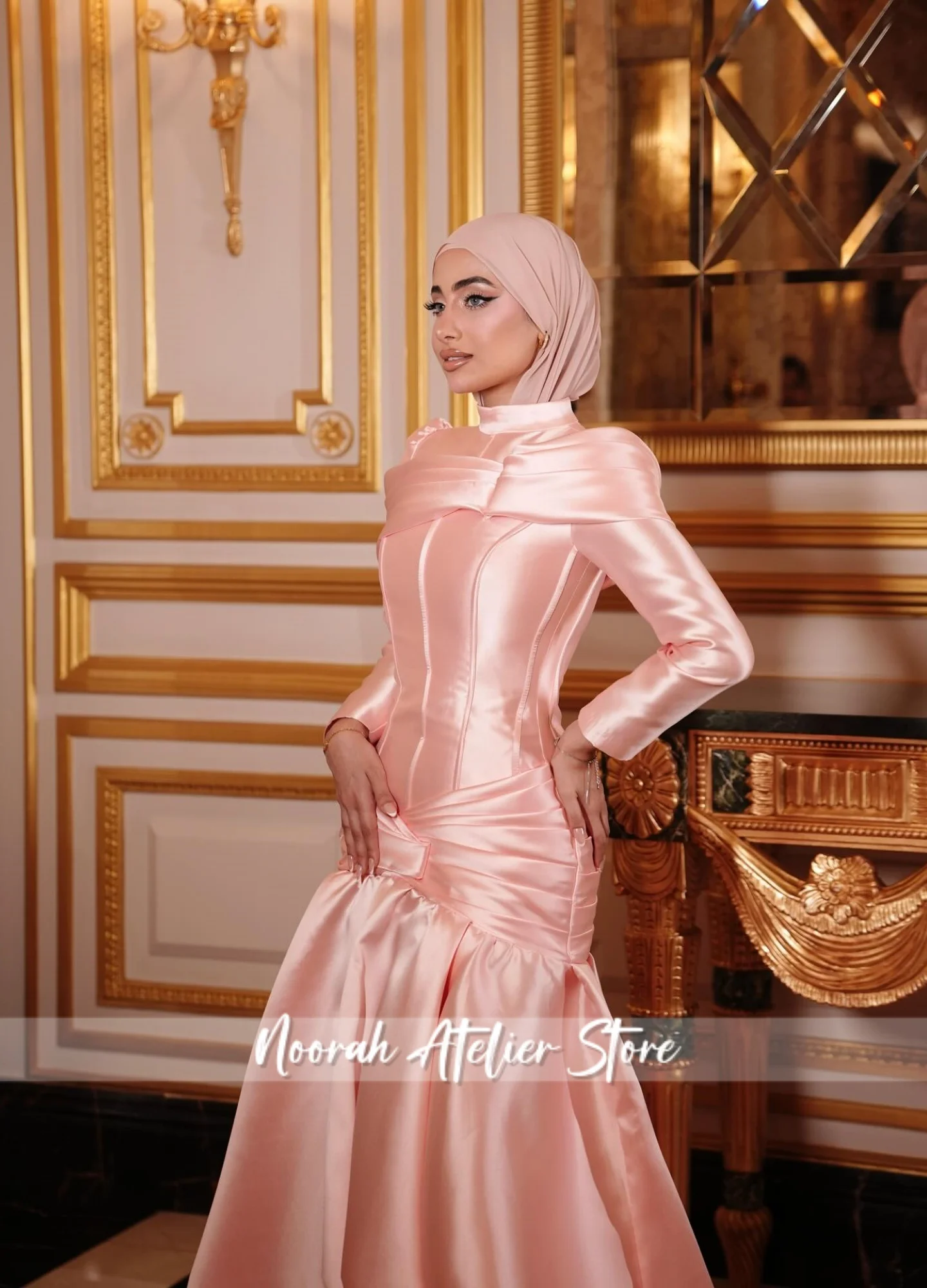 2025年ドバイ クレープ セレブリティドレス プロムガウン ベスティドス カスタマイズ 新しいスイートピンク ホルターフラワー ラグジュアリー レディースイブニングドレス