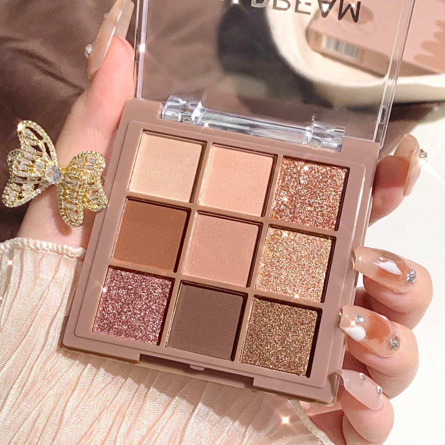 Milk tea nine-color eyeshadow palette, nine-grid eyeshadow with fine shimmer, shimmer and matte nude shades