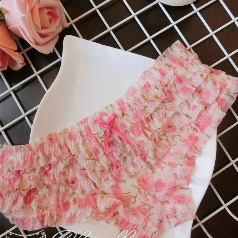Cute Sweet Low-Rise Women's Panties Cake-Layered Lace Briefs with Tulle Sexy Feminine Underwear for Ladies