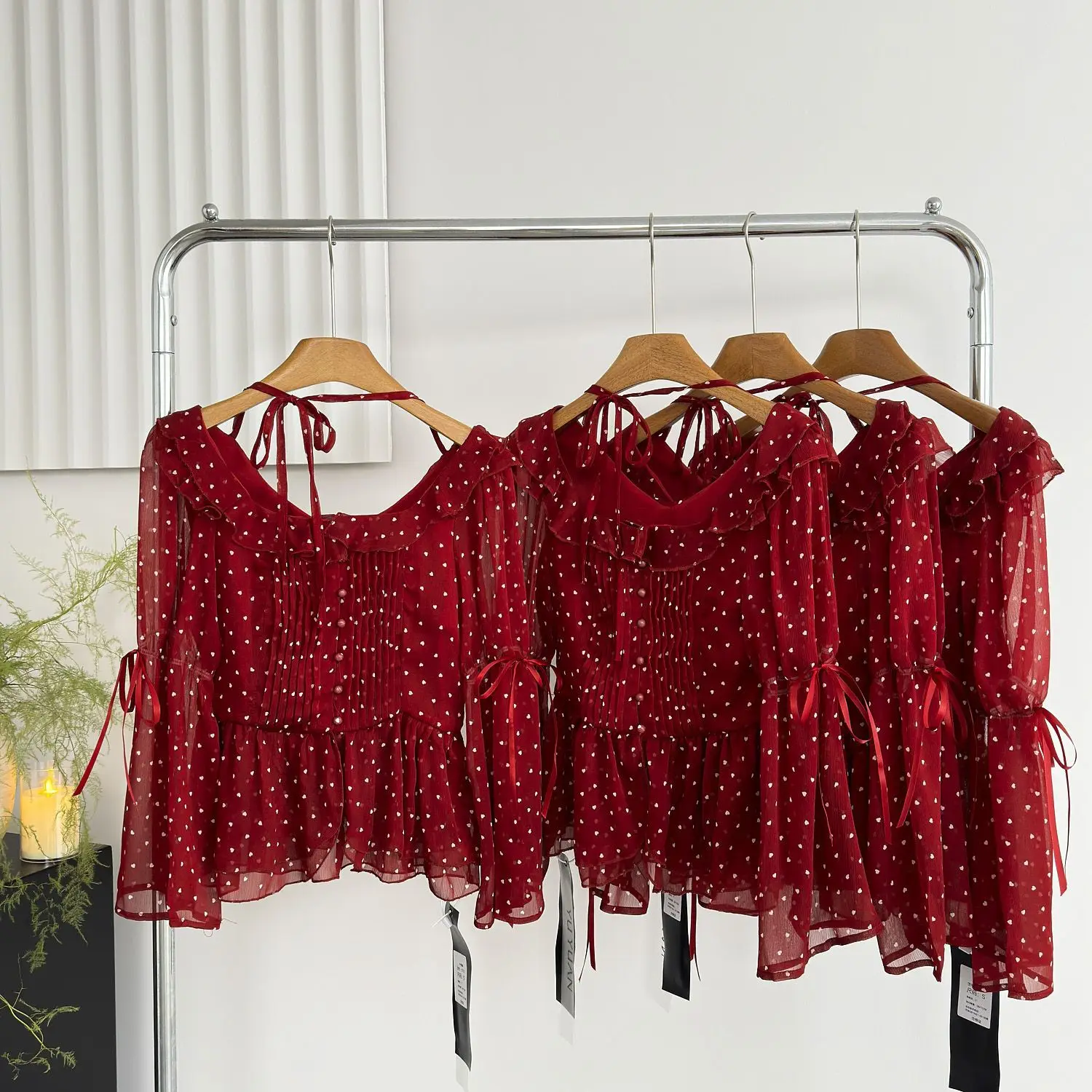 Camicetta a maniche lunghe a pois con volant e colletto quadrato rosso per top legato con temperamento retrò francese autunnale da donna