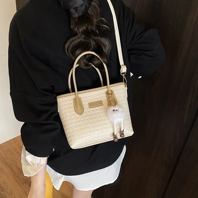

Fashionable Retro Crossbody Bag 2025 New Women's Bag Fashionable Casual Commuting Shoulder Bag Casual Simple Women's Bag
